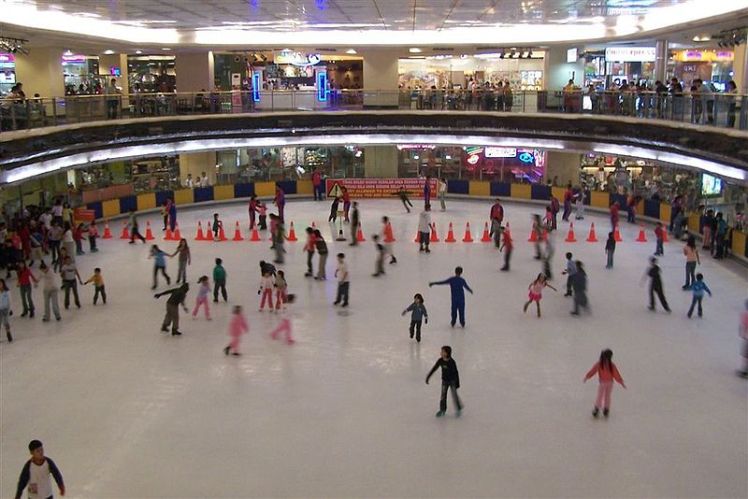 The ice rink in Jakarta's Mall Taman Anggrek. Image from Wikimedia Commons.