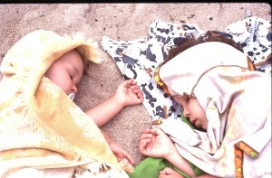 R and L asleep at Magnetic Is