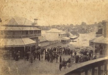 Floodwaters rise in the heart of Ipswich January 1887
