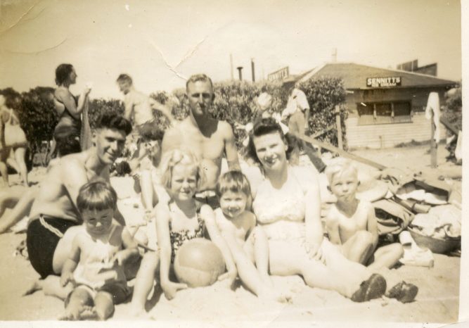 134 Cass Thompson families at beach